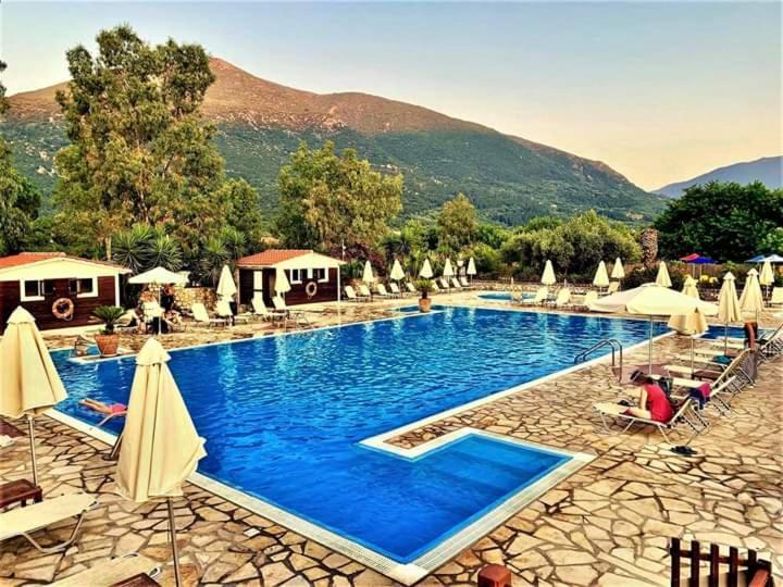 סאמי Camping Karavomilos מראה חיצוני תמונה
